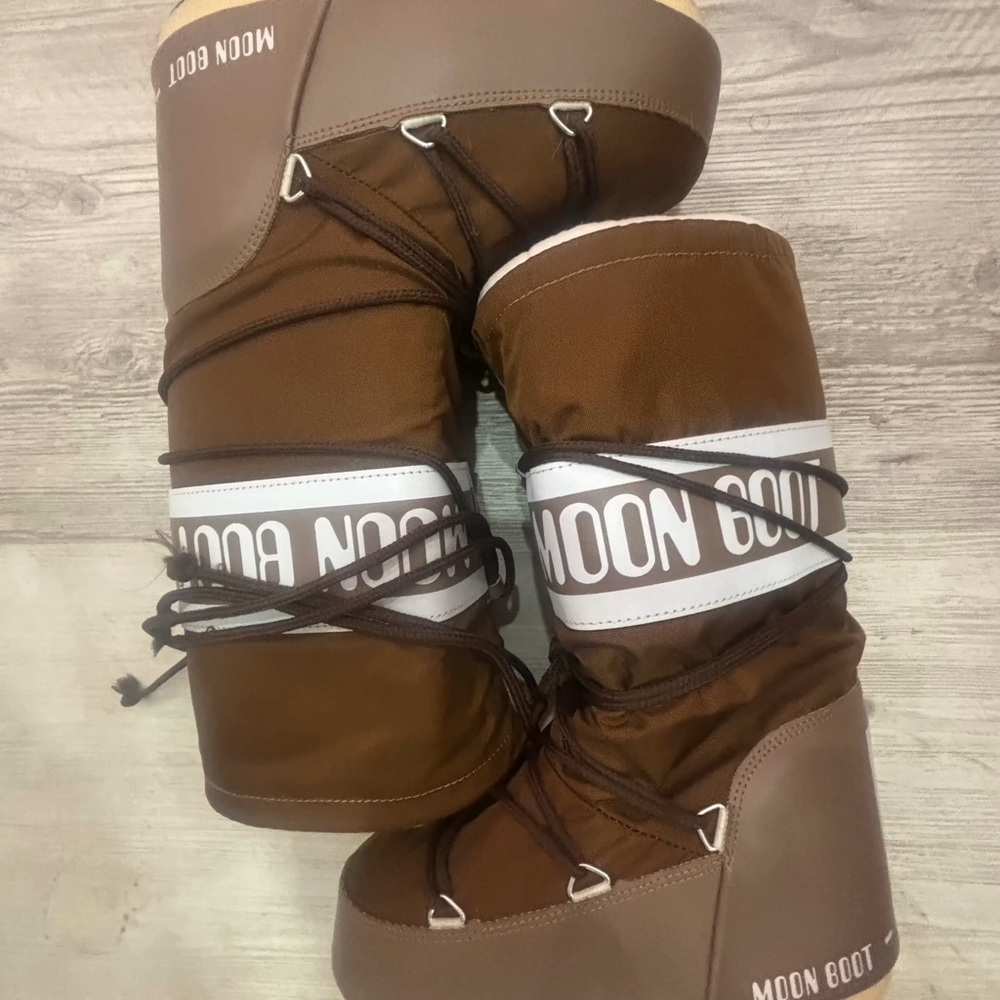 y2k viral platform moon boots